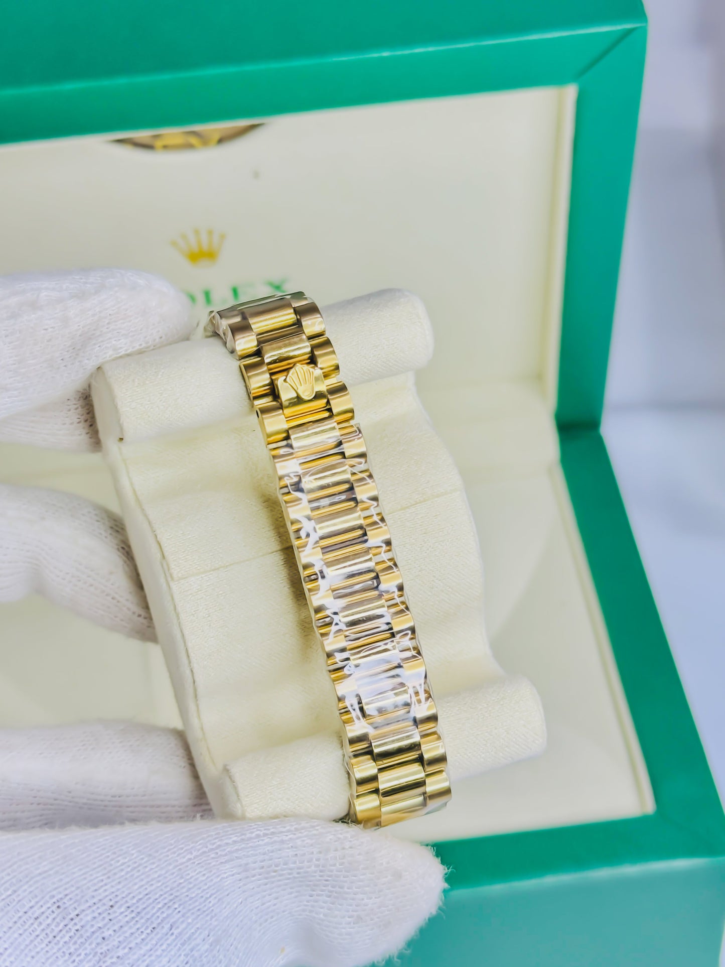 Royale Date Just Golden - Green Dial | Diamond Bezel Female Edition