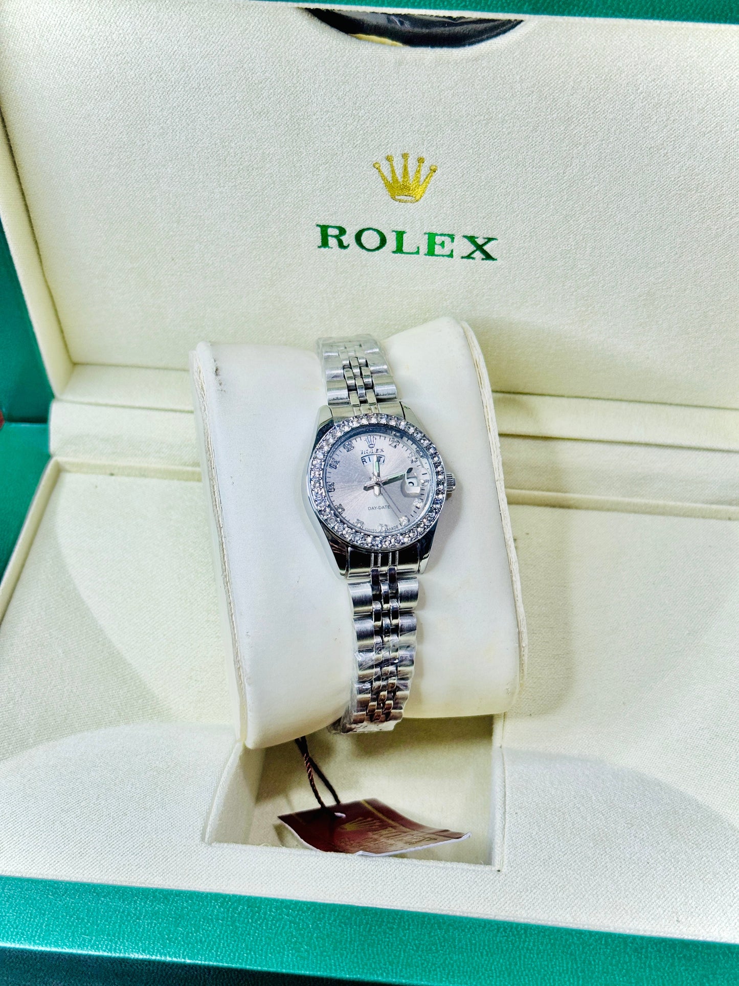Signature Couple Timepiece – Diamond Bezel