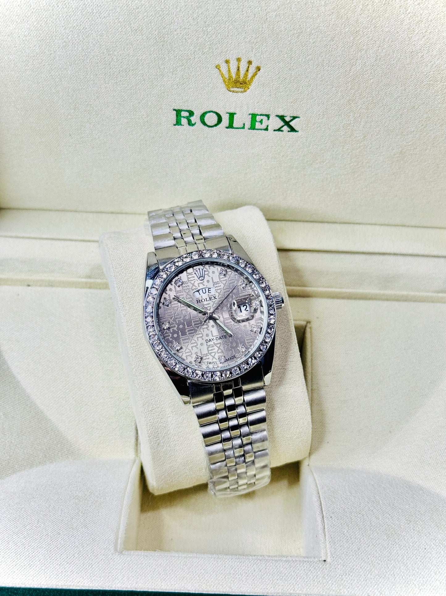 Signature Couple Timepiece – Diamond Bezel