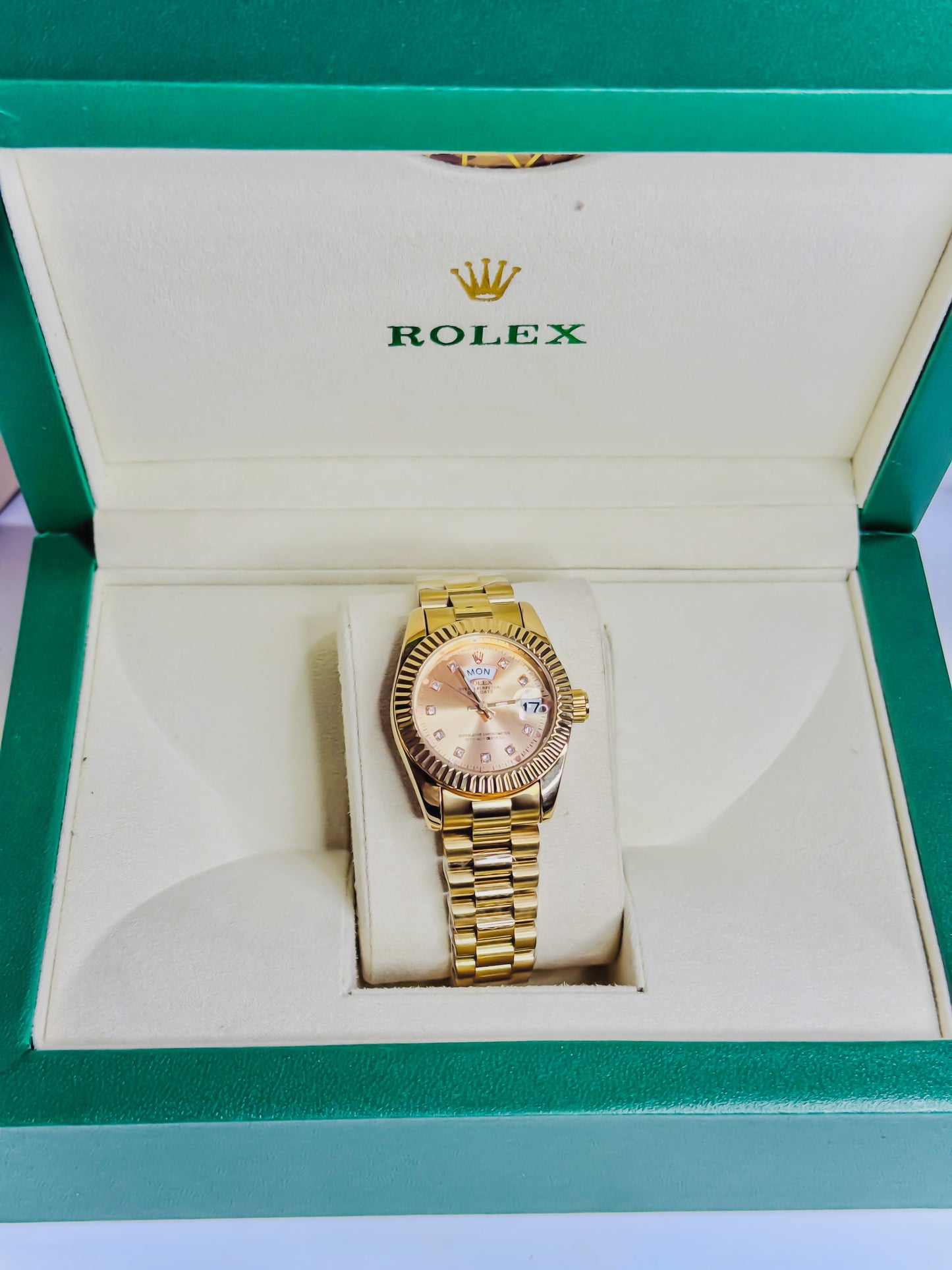 Royale Day - Date | Golden Female Edition